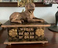 Rottweiler urn inclusief beeld als set te koop