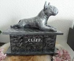 Bull Terrier beeld los of als set inclusief urn te koop - 2