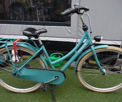 Oma fiets   ( Merk Gazelle ) .