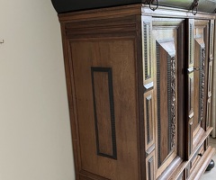 sehr schöner antiker Schrank
