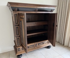 sehr schöner antiker Schrank