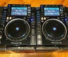Verkaufe 2 Pioneer CDJ-2000 Nexus 2 und 1 Pioneer DJM-900 Nexus 2