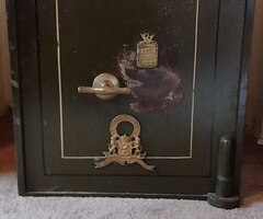 Mooie antieke kluis te koop Milners Londen