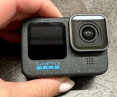 GOPRO 13  camera met statief en oplader