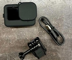 GOPRO 13  camera met statief en oplader